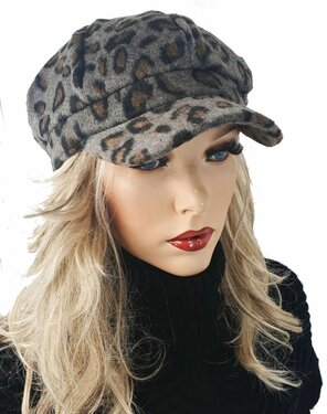 Prachtige winter baret met klepje luipaard print kleur grijs bruin